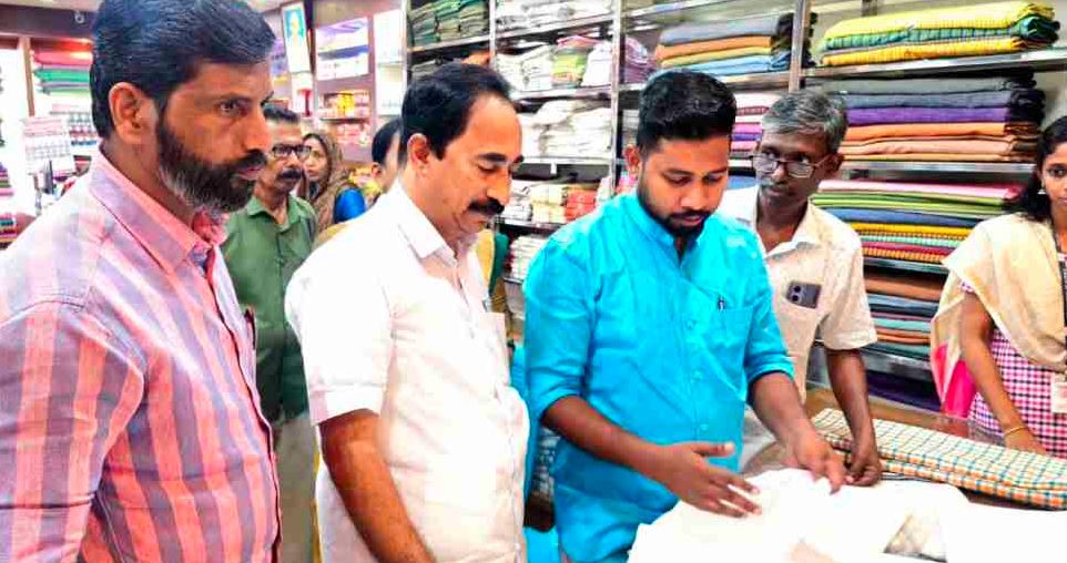 ബാലുശ്ശേരി അറപ്പീടിക ഖാദി ഷോറൂമില്‍ ഓണം ഖാദി മേള തുടങ്ങി