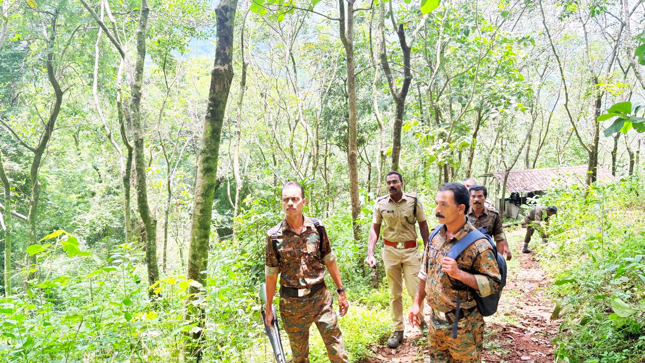 വിലങ്ങാടിനെ വിറങ്ങലിപ്പിച്ച ഇരട്ടദുരന്തം: കാട്ടുപോത്തിന്റെ ആക്രമണത്തിൽ ഗുരുതരമായി പരിക്കേറ്റ യുവാവിന് പിന്നാലെ മരണവാർത്തയറിഞ്ഞ് സഹോദരനും കുഴഞ്ഞുവീണ് മരിച്ചു